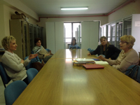 <em>La riunione di pianificazione con i docenti referenti - Biblioteca dell'Istituto</em> 